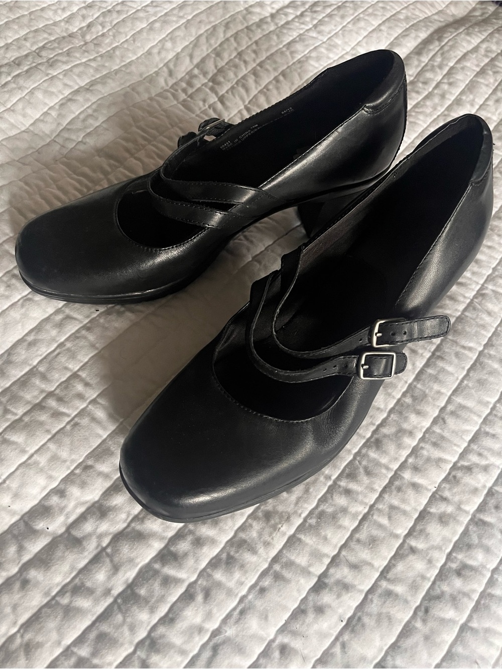 VGUC black Clarks Mary Jane pumps women’s 10